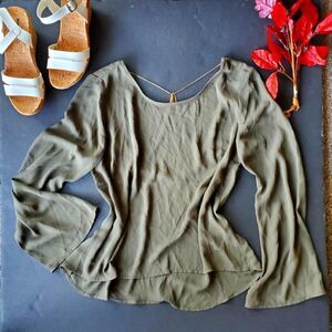 Guitii Green blouse with chain on back